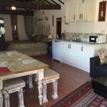 The Garth Guest Suite Studio Cottage Lingfield Exterior foto
